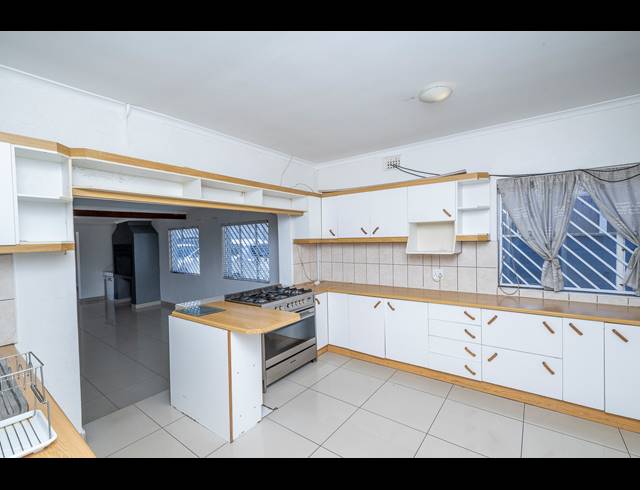 4 BEDROOM HOUSE FOR SALE IN OAKDALE